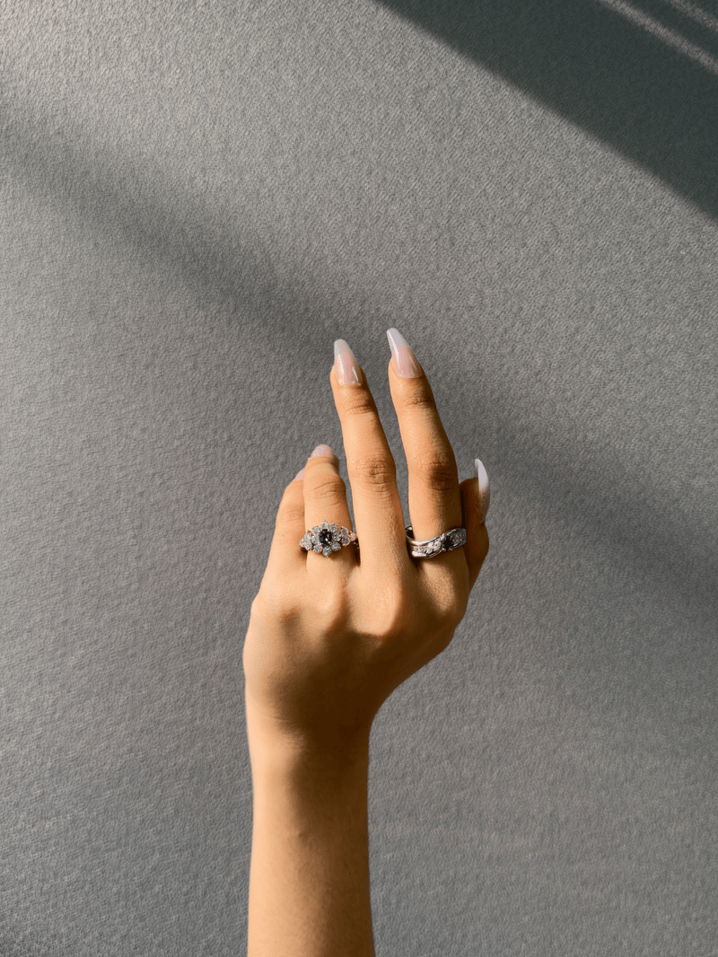 エレガントなジュエリーショーケース