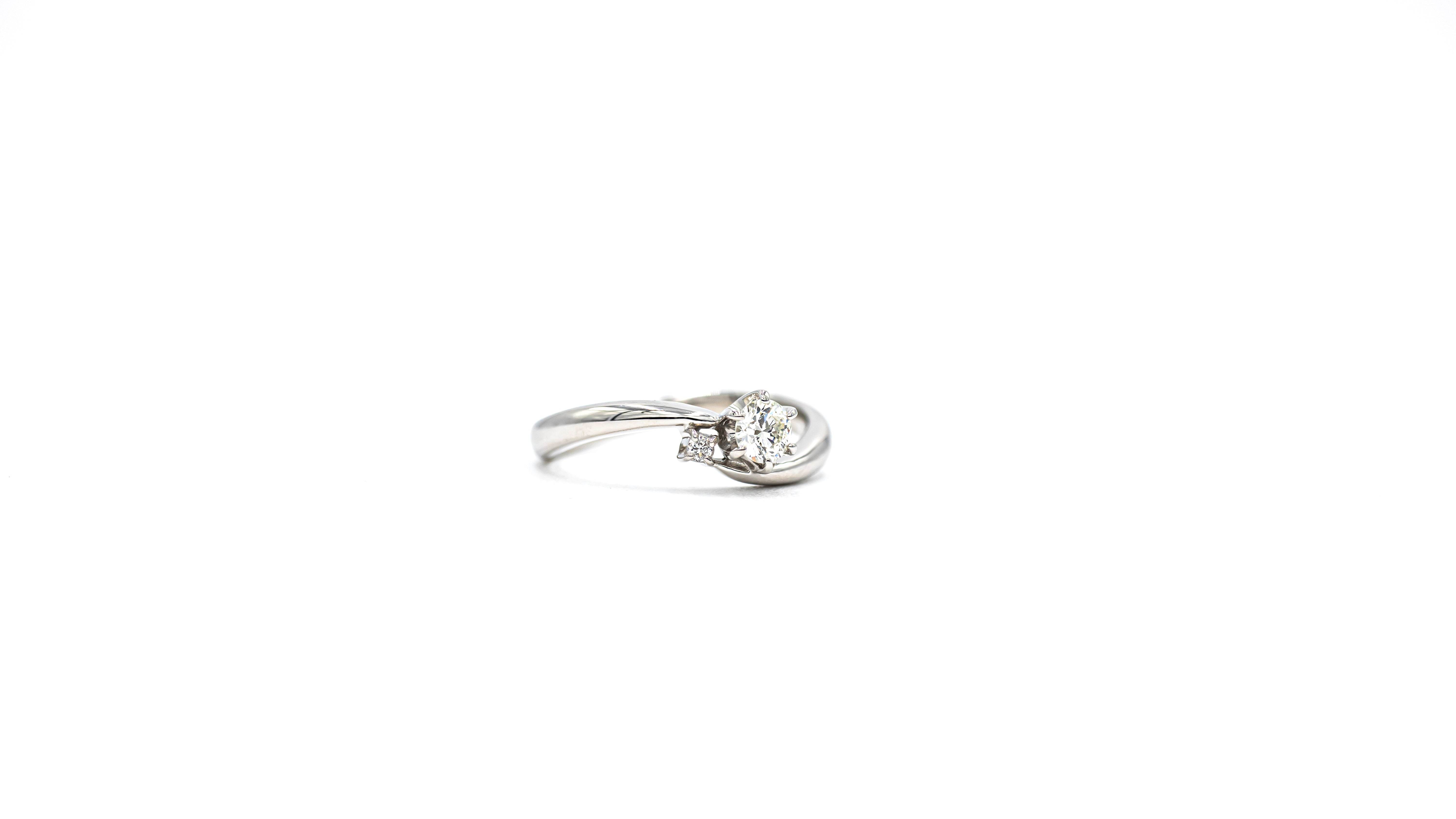 0.25 Ct Diamond Platinum Ring - Candid Japan