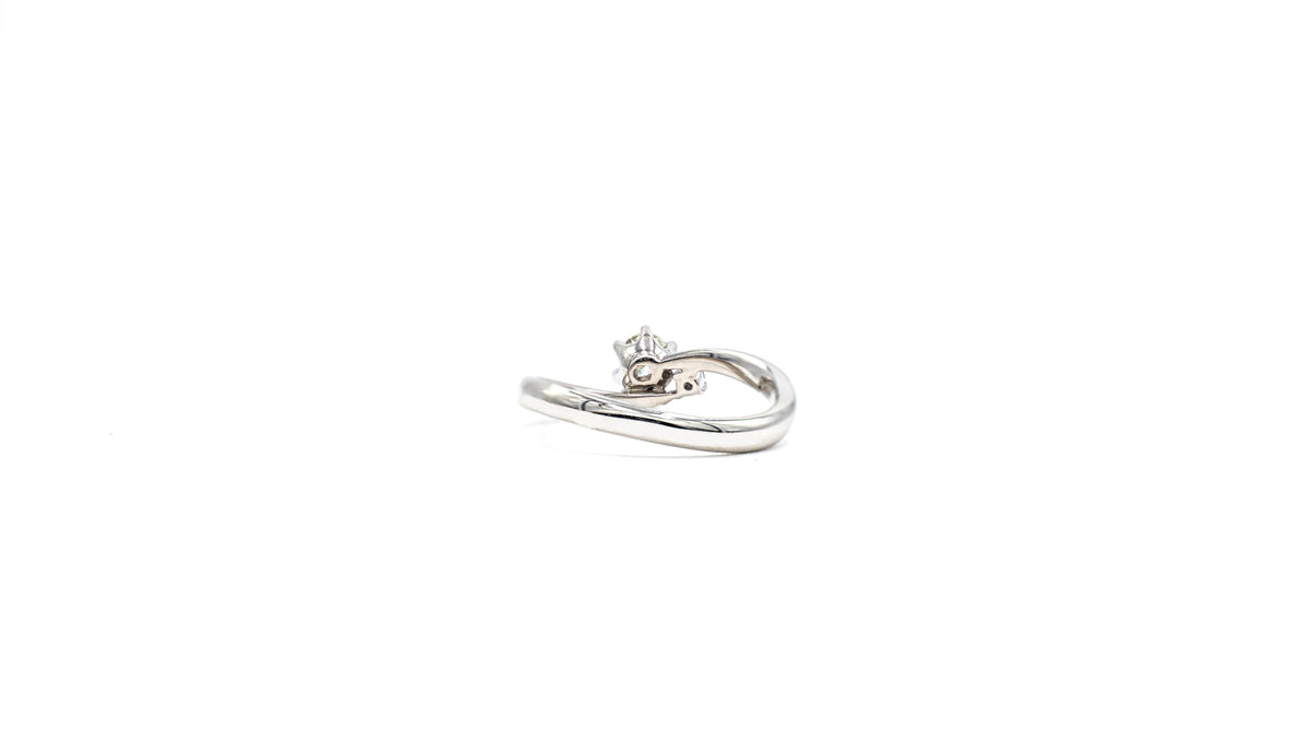 0.25 Ct Diamond Platinum Ring - Candid Japan