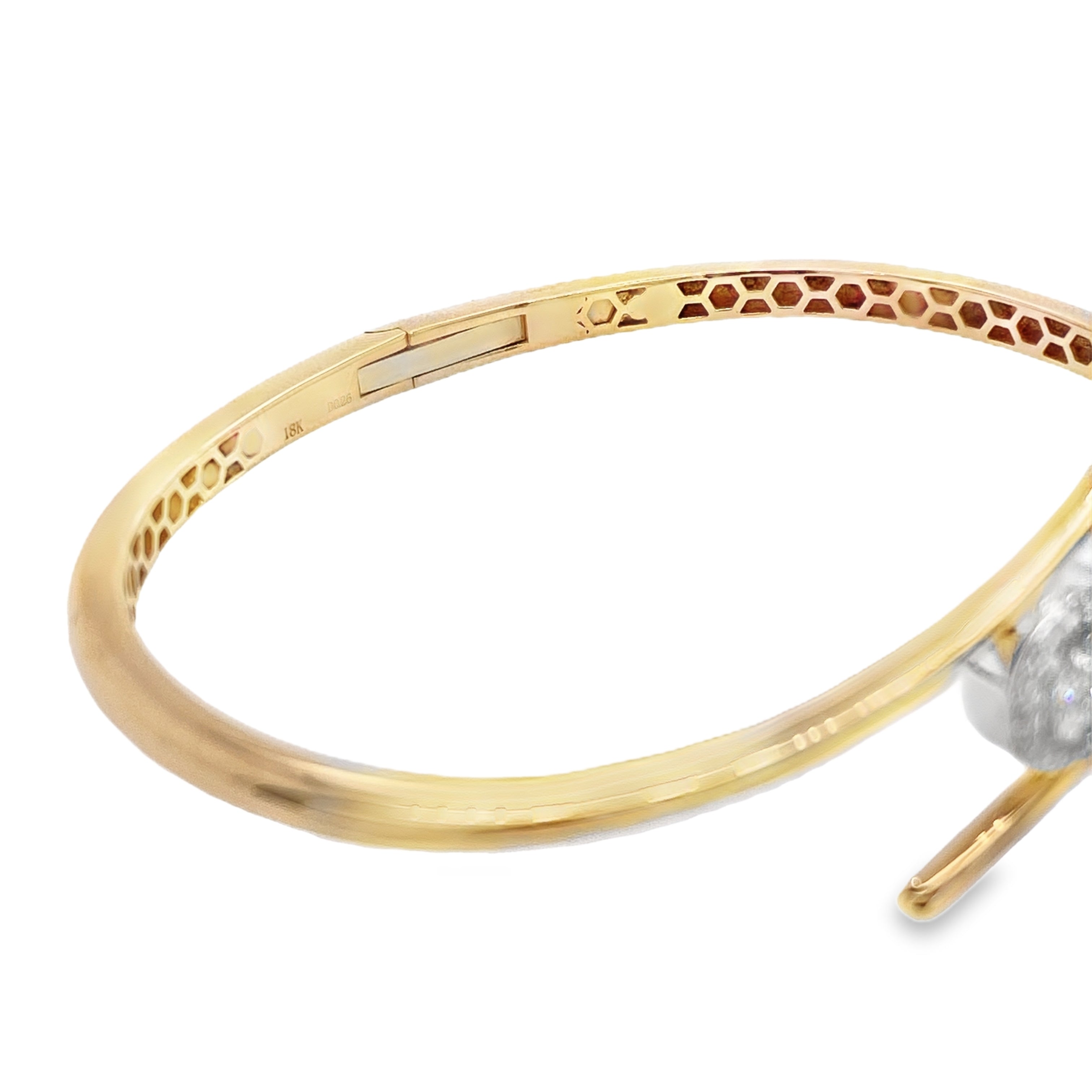 Flexible Diamond Bangle with Central Round Diamond